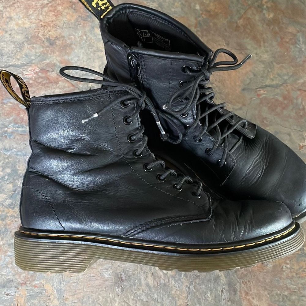 Dr Marten’s Kids Sz 3 Black Leather Air Wair Boots side Zipper